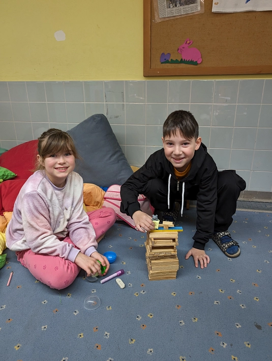 Schüler präsentieren ihren Turm © Verlässliche Grundschule Kirchohsen